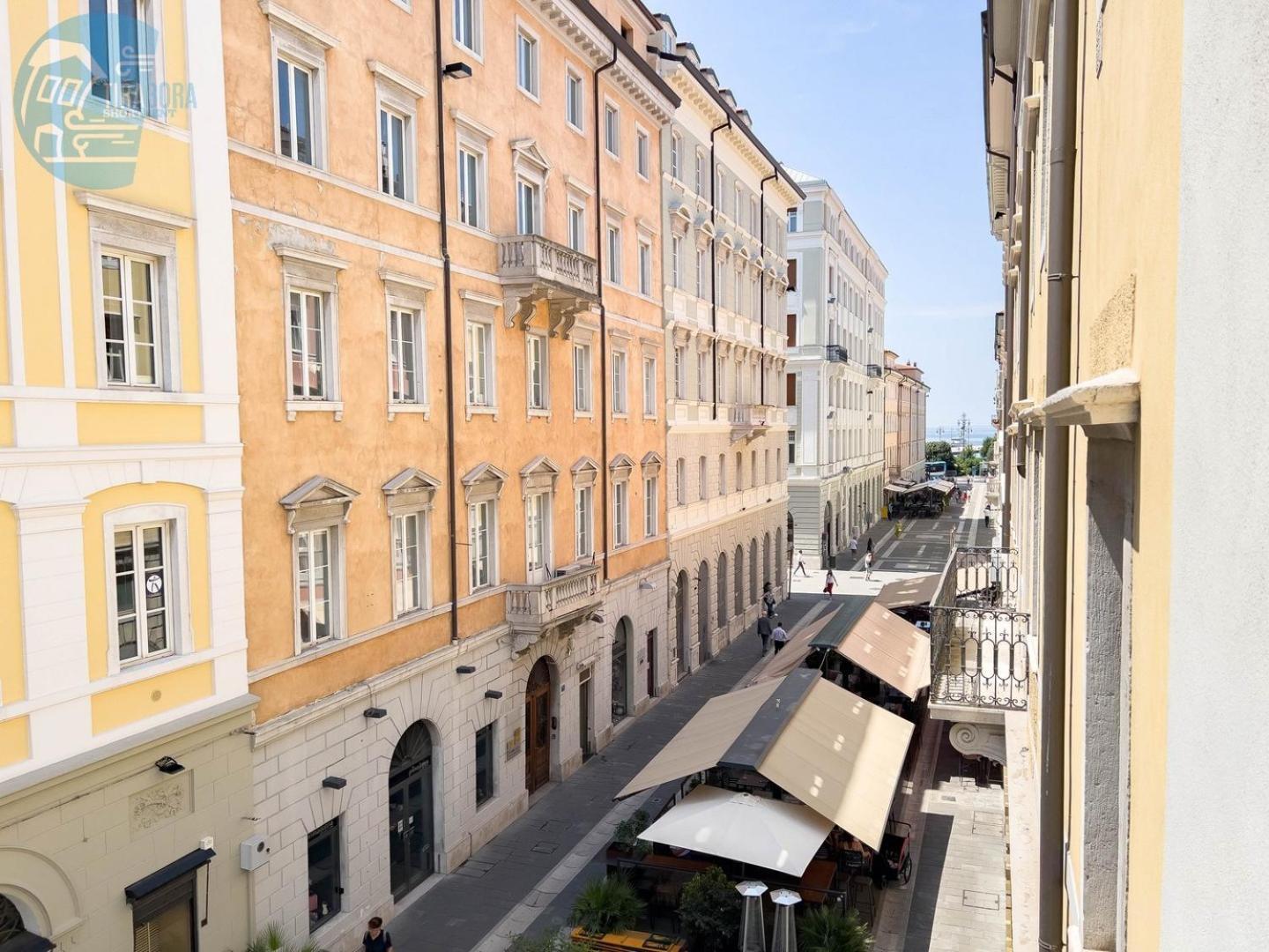 San Nicolo 14 Tirabora Short Rent Apartment Trieste Luaran gambar